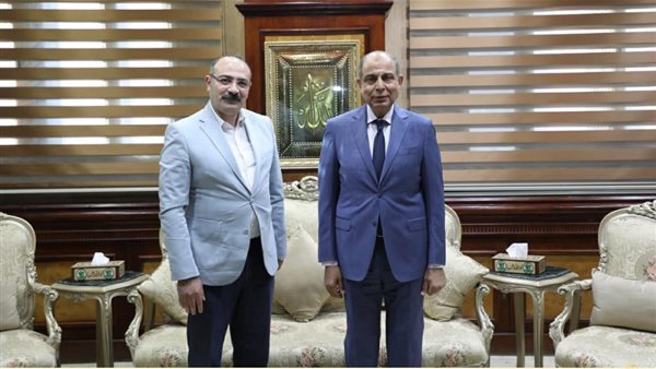 محافظ المنيا يوافق على مطالب خدمية وتنموية لأهالي مطاي خلال لقائه نائب الشيوخ