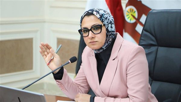 محافظ الوادي الجديد تتابع مع شركة طاقة شمسية استثمارات بـ5 مليارات جنيه