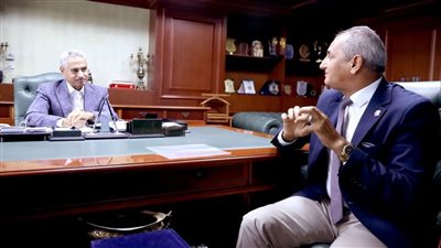 محافظ بني سويف يبحث دعم كرة القدم وتطوير الكوادر الرياضية بالمحافظة