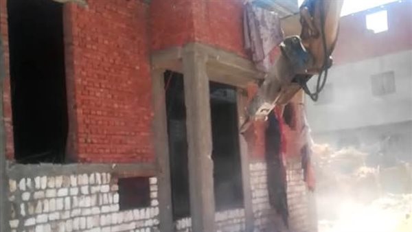 محافظ بني سويف يتابع إزالة 24 حالة تعدٍ ويحاسب المقصرين من المسؤولين