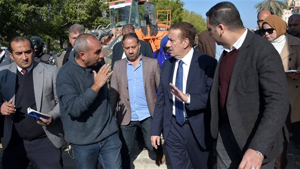 محافظ بورسعيد يتابع جهود رفع المخلفات من المناطق السكنية الجديدة