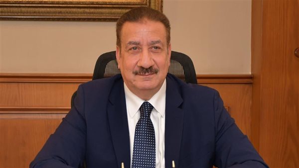 محافظ بورسعيد يستقبل عددًا من المواطنين لبحث مشكلاتهم و يوجه بسرعة دراسة الطلبات وحلها