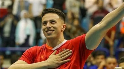 محمود الخطيب يطمئن على آخر تطورات الحالة الصحية لنجم طائرة الأهلي سيف عابد