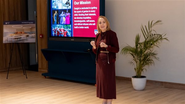 مدارس دوايت بالقاهرة تعزز التعليم القائم على البحث في لقاء بين المديرة العالمية والعائلات