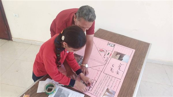 مسابقة لمجلات الحائط بمركز التنمية الشبابية بمنفلوط احتفالًا بالعيد القومي للمحافظة