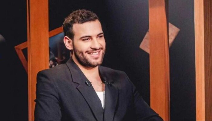 مسلم يوضح حقيقة إطلالته المثيرة للجدل: “ده ستايلي مش تشبه”