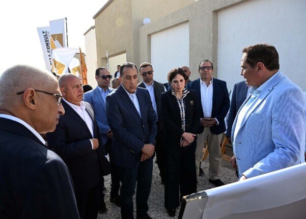 مصر.. رئيس الوزراء يتابع موقف مشروع إنشاء 17 تجمعا تنمويا برفح والشيخ زويد في شمال سيناء