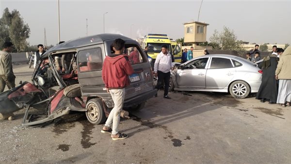 مصرع مواطن وإصابة آخر في حادث انقلاب سيارة ربع نقل بطريق أسيوط الصحراوي