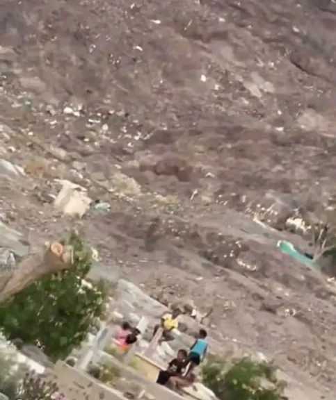 مقبرة القطيع تشهد انتهاكات بحرمة المقابر: أطفال يحولون القبور إلى ملاعب وسط غياب تام للرقابة.