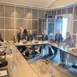 مقرب من الحوثيين يكشف مفاجأة بشأن اللقاءات الحوثية السعودية ومصير خارطة الطريق