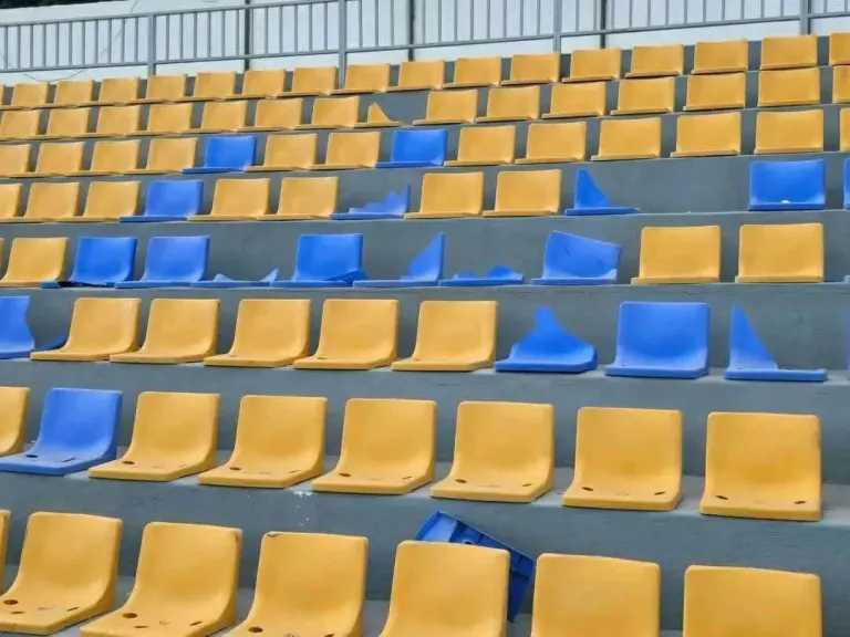 ملعب الظرافي بصنعاء يتعرض للتخريب في أول فعالية عقب تأهيله.. دعوات للمحاسبة