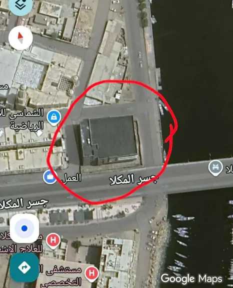 ملف فساد ”مروع” يهز المكلا.. عمارة فوق قناة تصريف و”سطو” على أراضي الدولة!