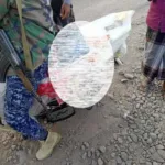 مليشيا الحوثي تباغت مواطنَين بإطلاق النار المباشر لحظة وصولهما نقطة أمنية