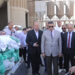 من إحدى المزارع الحقلية بدندرة.. محافظ قنا يطلق إشارة بدء موسم حصاد القمح ويتفقد صومعة الترامسة