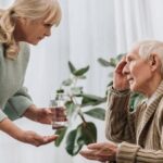 منها الاستماع الجيد والصبر.. إرشادات هامة للتعامل مع مرضى «الزهايمر»