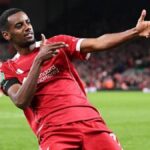 ميرسون يطلق تحذيرًا بشأن إيزاك في ليفربول