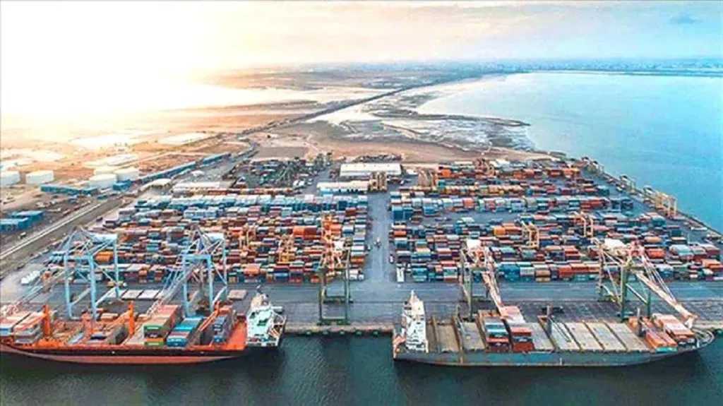 ميناء عدن يستعد للتحول من ”الاستقبال” إلى ”الريادة الإقليمية”.. إعلان رسمي بشأن عودة نشاط الترانزيت