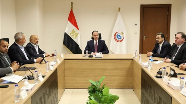 نائب وزير الصحة يبحث مع "اتصالات مصر" و"STM" رقمنة القطاع الصحي وتطوير البنية التكنولوجية