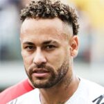 نيمار يسكت الألسنة ببيان غاضب بعد حركة الأذن !