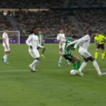 هل استحق بيتيس ركلة جزاء في لقطة ميندي ؟