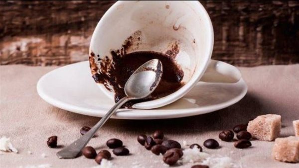 هل يمكن إعادة استخدام بقايا القهوة لتحضير كوب آخر؟