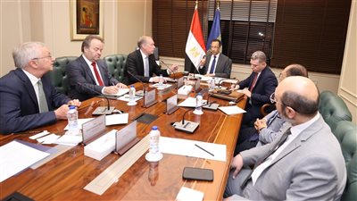 وزير الاتصالات يبحث مع مسئولي شركة HMD خطط التوسع في تصنيع وتصدير هواتف «نوكيا» من مصر