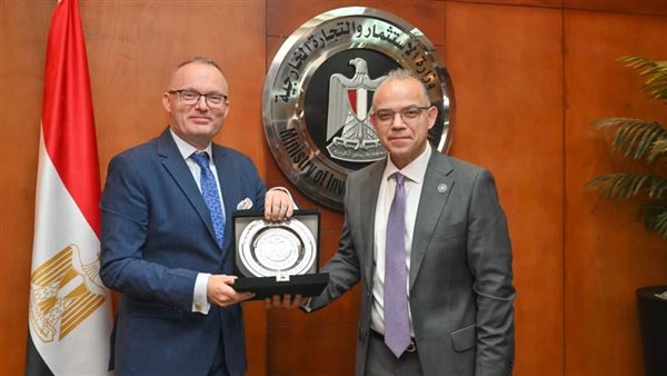 وزير الاستثمار يبحث مع سفير التشيك تعزيز الشراكة الاستثمارية والتجارية