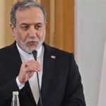 وزير الخارجية الإيراني يغادر إسلام آباد بعد مباحثات موسعة