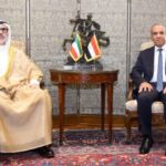 وزير الخارجية الكويتي يبحث هاتفياً مع نظيره المصري تطورات الأحداث الراهنة بالمنطقة
