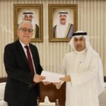 وزير الخارجية الكويتي يتلقى رسالة من نظيره المغربي.. تسلّمها السفير عزيز الديحاني