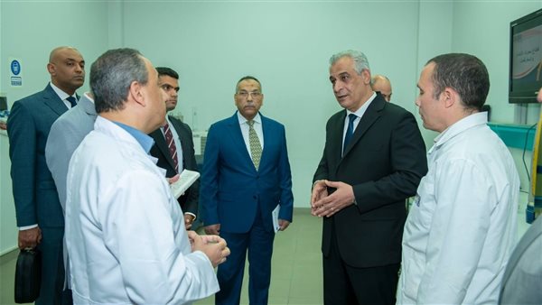 وزير الدولة للإنتاج الحربي يتفقد مركز التميز العلمي ويؤكد أهمية الابتكار