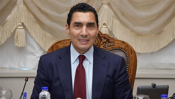 وزير الرياضة يجري اتصالًا هاتفيًا بمدير مركز شباب أبو حماد للاطمئنان عليه