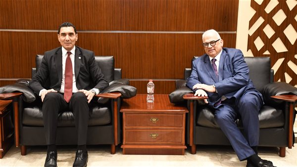 وزير الرياضة يلتقي رئيس الاتحاد الدولي للمصارعة على هامش افتتاح البطولة الأفريقية بالإسكندرية