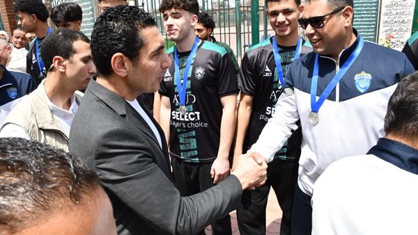 وزير الشباب والرياضة ومحافظ الدقهلية يقومان بجولة تفقدية بنادي جزيرة الورد