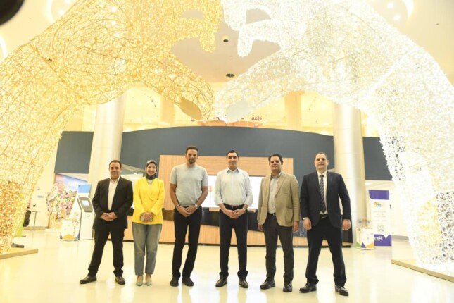 وزير الشباب والرياضة يزور مستشفى الناس ويشيد بدورها الإنساني