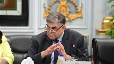 وزير الصحة يهنئ الدكتور أشرف حاتم بمناسبة فوزه ممثلا لمصر في عضوية لجنة الصحة بالاتحاد البرلماني الدولي