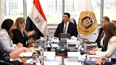 وزير الصناعة يبحث مع وفد شركة فولكس فاجن خطط الشركة للتوسع في صناعة السيارات في مصر