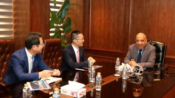 وزير الكهرباء يبحث مع شركة "هواوي" دعم التعاون في مجالات الطاقة المتجددة