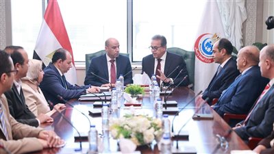 وزيرا الصحة والعمل ورئيس المجلس الصحي المصري يشهدون توقيع بروتوكول تعاون ثلاثي لتقديم خدمات صحية متكاملة وتطوير منظومة التدريب المهني