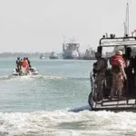 وفاة صياد وفقدان آخر جراء انقلاب قاربهم في أمواج عاتية بسواحل المخا