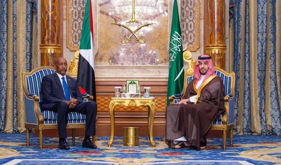 ولي العهد السعودي يستقبل الرئيس السوداني بحضور وزيري الدفاع