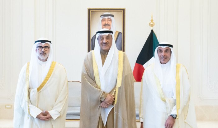 ولي العهد الكويتي يستقبل وزير الخارجية.. ونائبه حمد المشعان