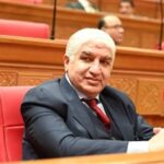 يجب إعطاء فرصة أخرة للموظف المتعاطي ومنح فرصة علاج حقيقية