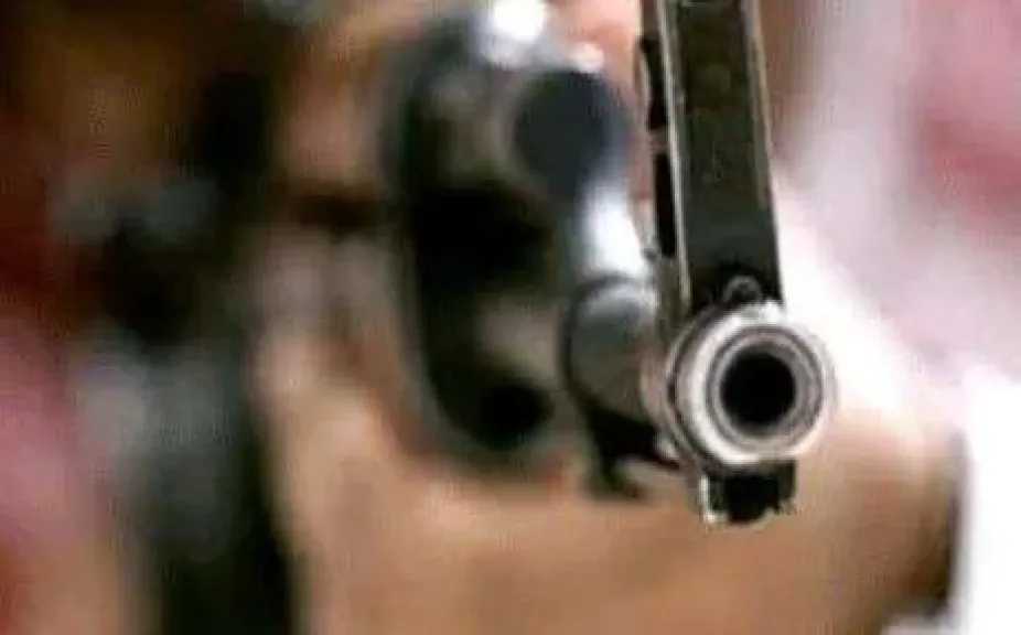 يقتلونه لأنه حرث الأرض!! جريمة العصر تردي شاباً يتيماً بطلقة نارية في الرأس بإب