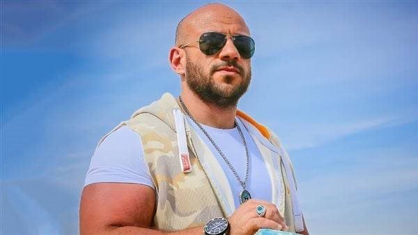 “أنا من غيرك بتوه”.. كلمات مؤثرة من مي كمال الدين لأحمد مكي بعد العودة