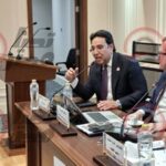 أيمن محسب يتساءل عن اللائحة التنفيذية لقانون التخطيط العام.. والوزير يرد: تصدر قبل 30 يونيو