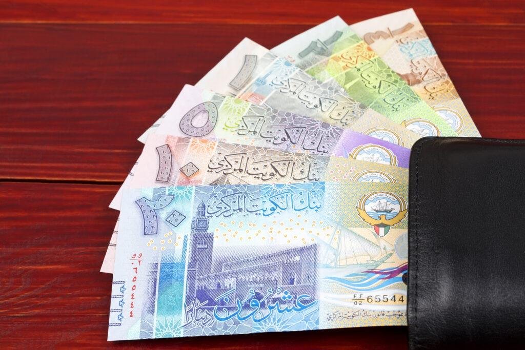 ارتفاع طفيف فى سعر صرف الدينار الكويتى فى البنوك المصرية اليوم 7 مايو 2026