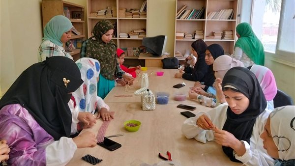 استمرار ورش أندية الفتاة لتنمية مهارات الفتيات وتمكينهن اقتصاديا