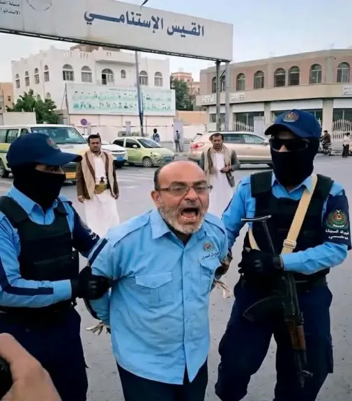 الحوثيون يعتدون على رجل مرور بعد رفضه ترك عمله- نبض مصر