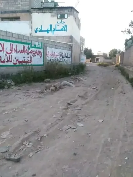الحوثيون يواصلون تغيير أسماء المساجد السنية واستبدالها بأسماء شيعية (صورة)